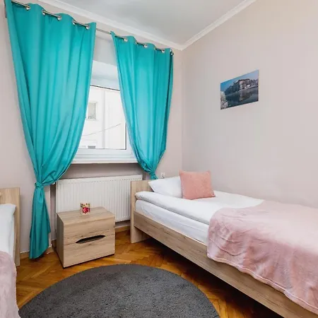 Family Near Galeria Kazimierz Cracow By Renters شقة
